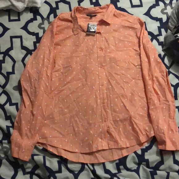Button up peach polkadotted shirt - Picture 1 of 1